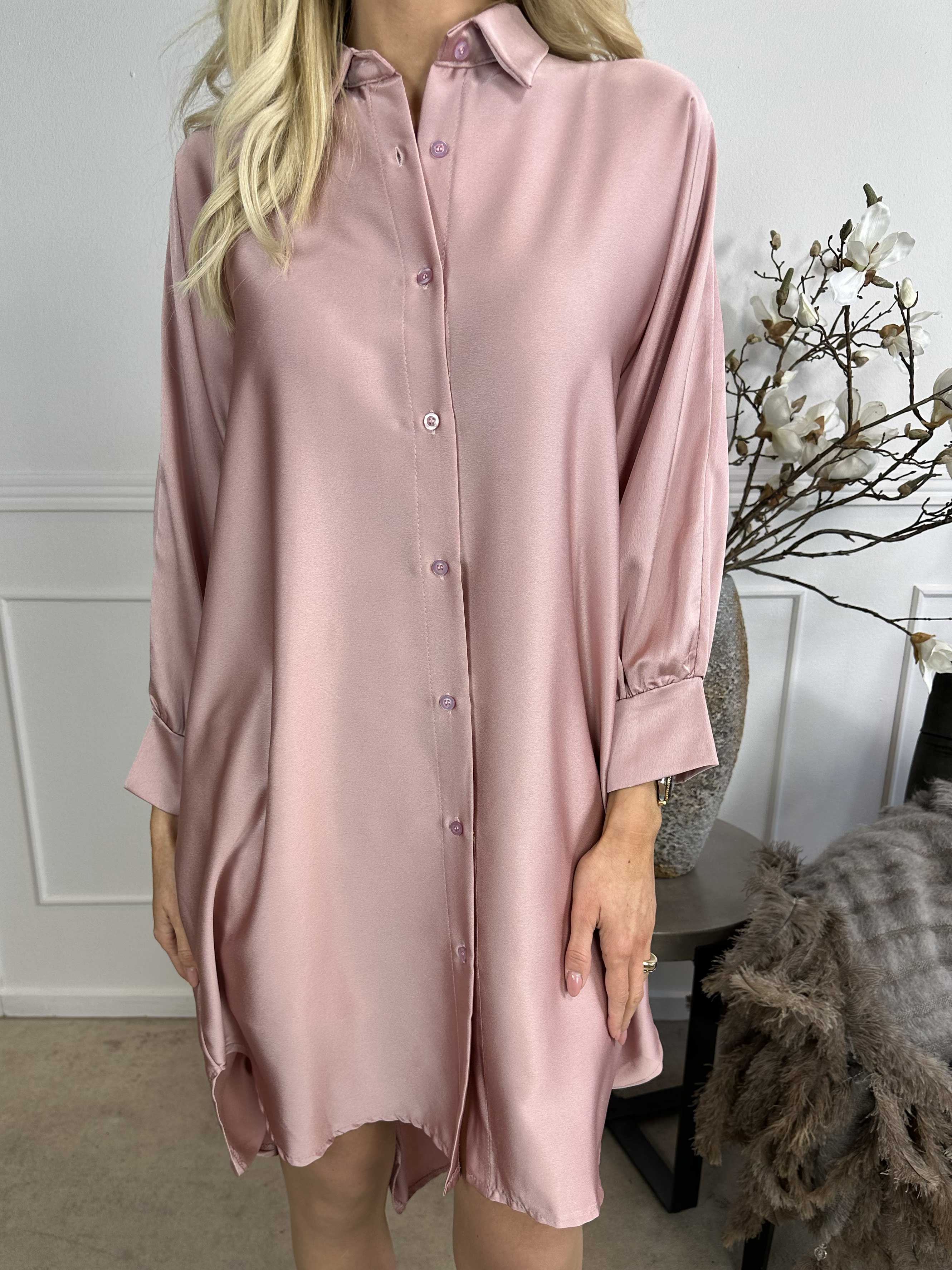 Anja - Skjorta i sidenlook med fladdermusärmar